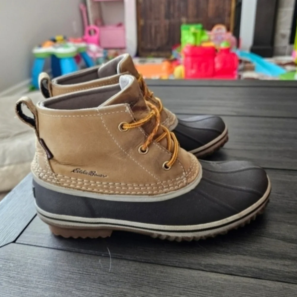 Eddie Bauer Women's Hunt Pac Mid Boots.